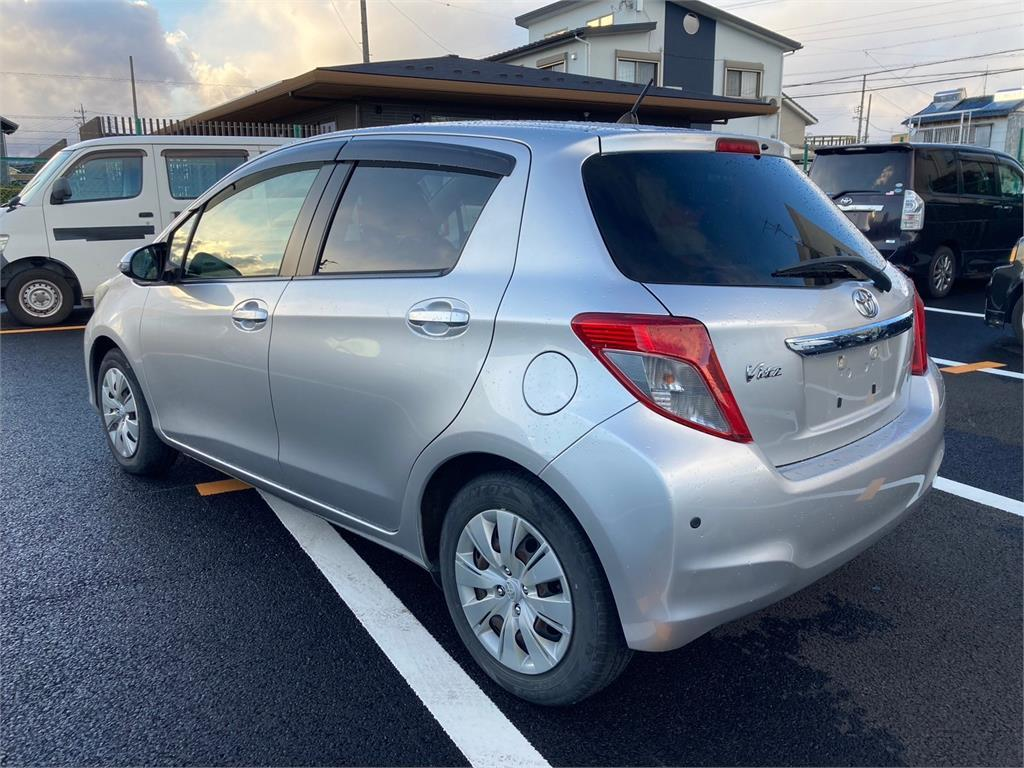 2013 Toyota Vitz U Smart Stop P Carousel 8