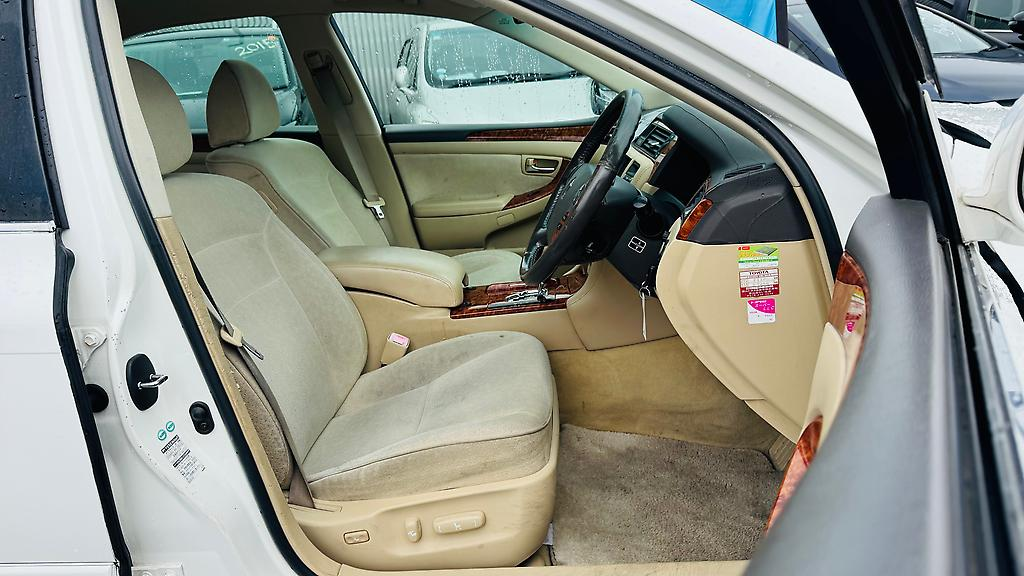2004 Toyota Crown ROYAL SALOON Carousel 3