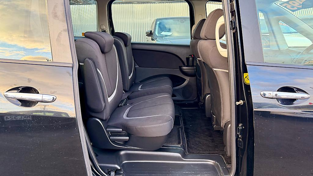 2010 Mazda Biante 8 Seater People Mover NZ Stereo Carousel 1