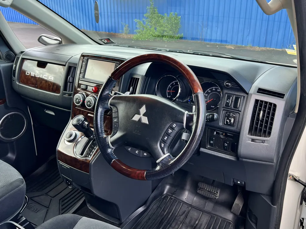 2010 Mitsubishi Delica D5 Carousel 2