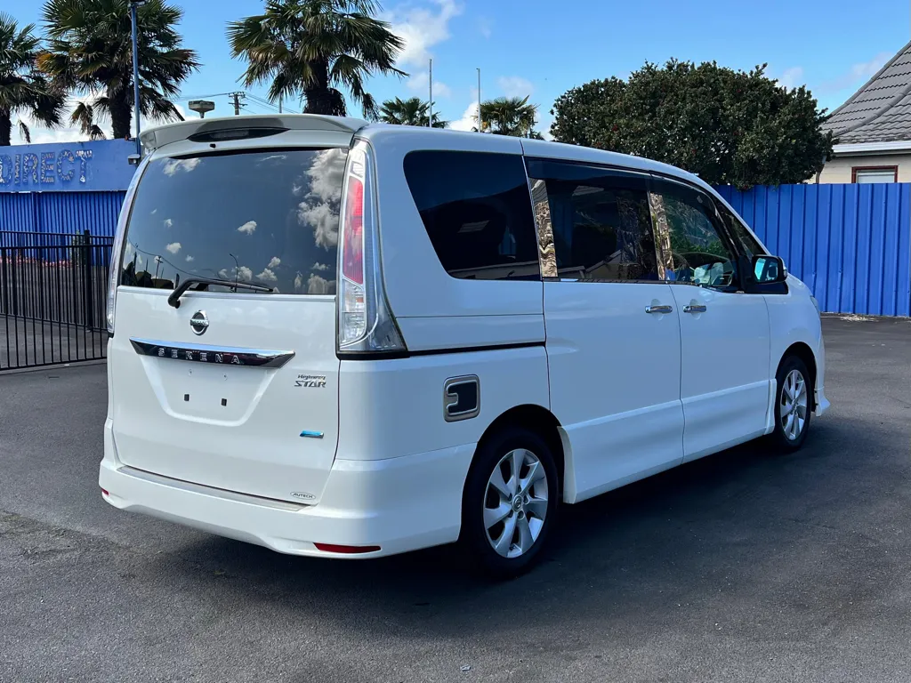 2012 Nissan Serena Carousel 4