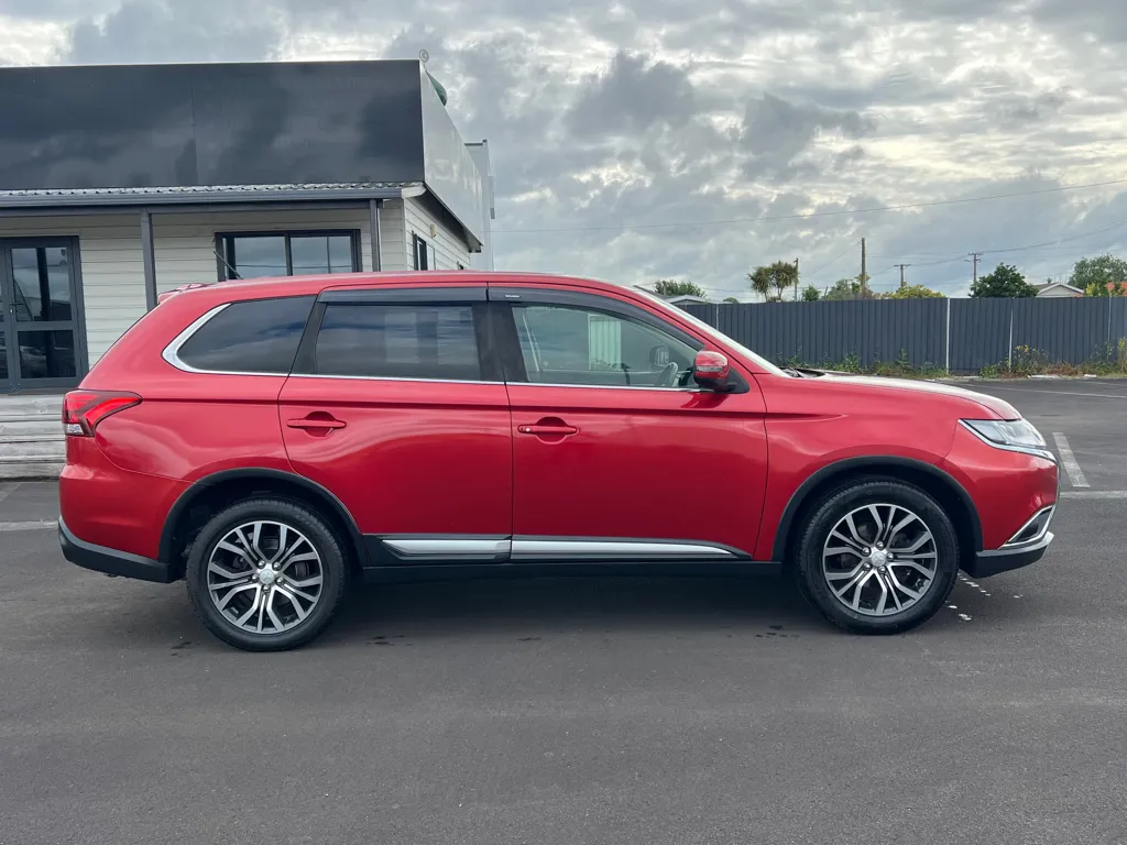 2016 Mitsubishi Outlander  Carousel 3