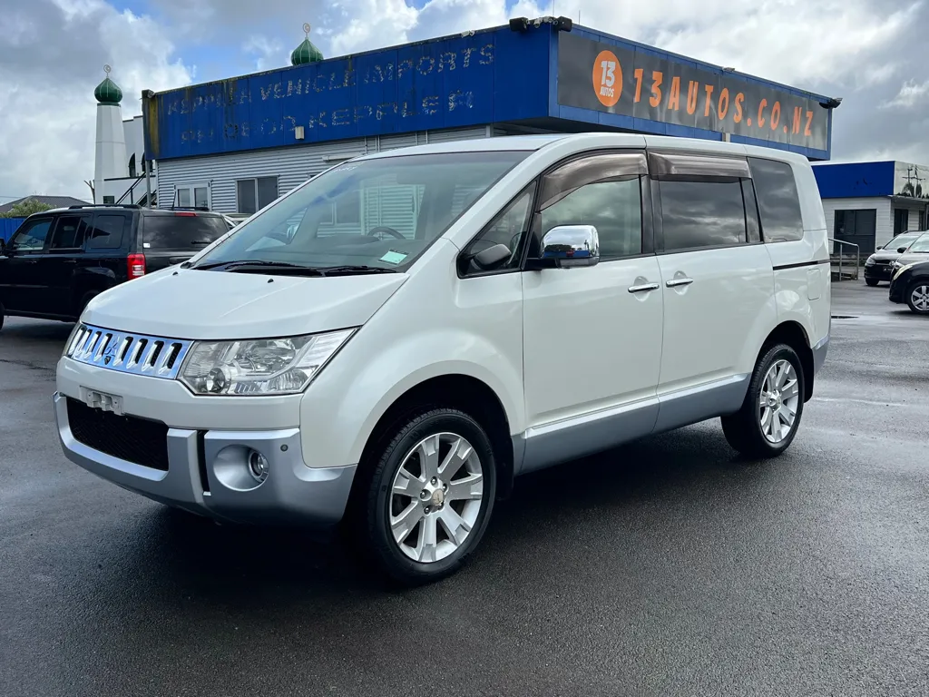 2010 Mitsubishi Delica D5 Carousel 8