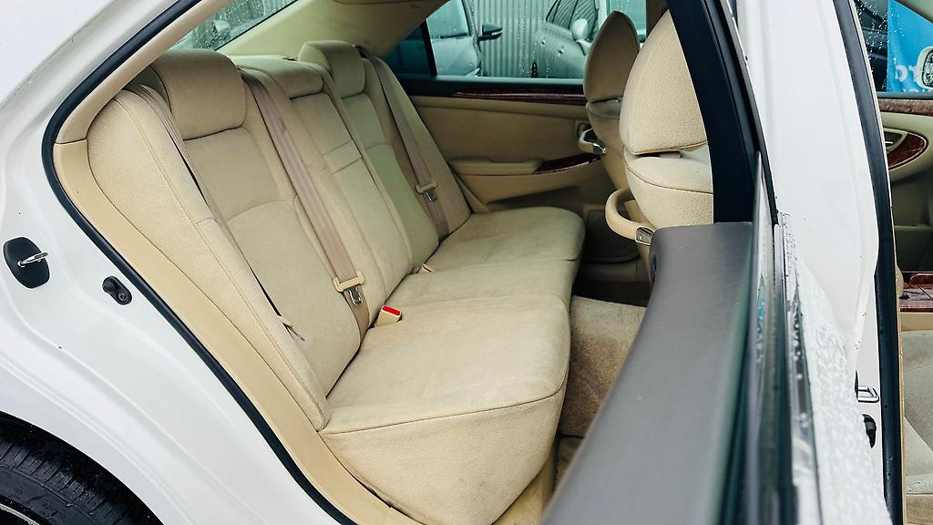 2004 Toyota Crown ROYAL SALOON Carousel 1