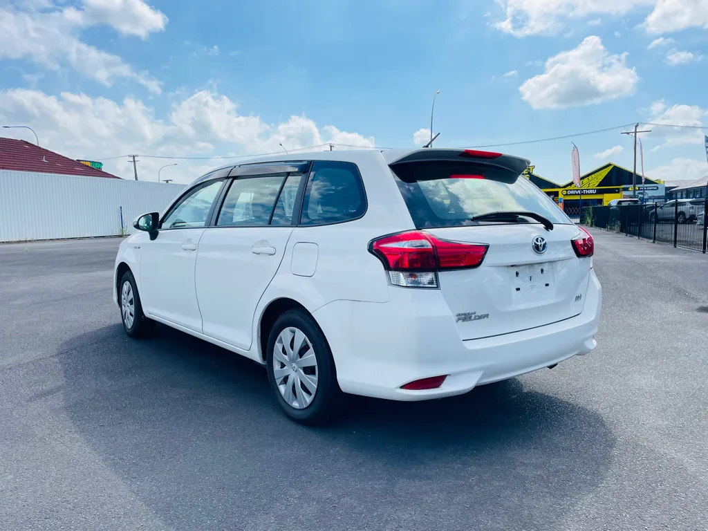2017 Toyota Corolla FIELDER Carousel 6