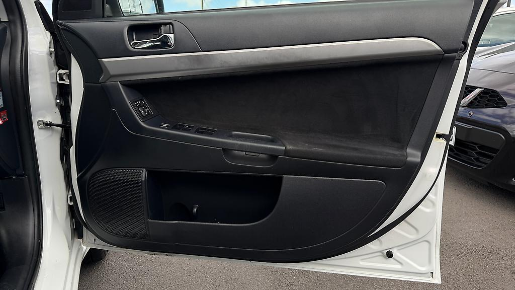 2008 Mitsubishi Galant 2 Keys Carousel 7