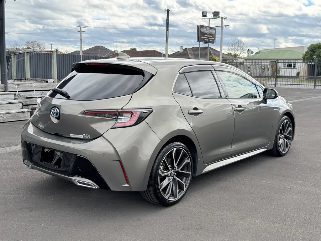 2019 Toyota Corolla Sport Hybrid with Toyota Safety Sense 2.0 Carousel 4