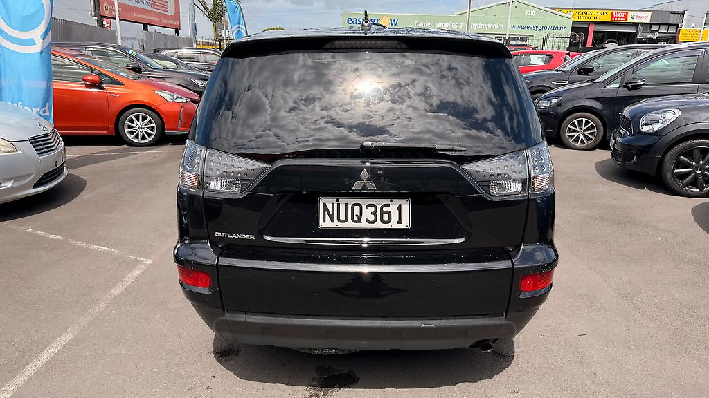2011 Mitsubishi Outlander 7 Seater family SUV Carousel 6