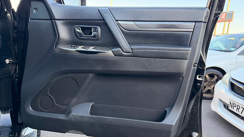 2017 Mitsubishi Pajero PAJERO SUBMODEL EXCEED 3.2D Carousel 2