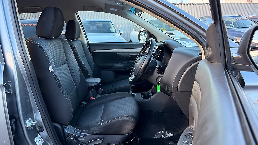 2014 Mitsubishi Outlander LS 2.0P Carousel 4