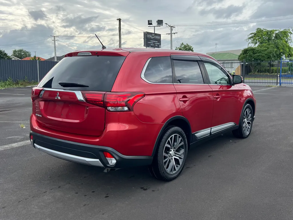 2016 Mitsubishi Outlander  Carousel 4