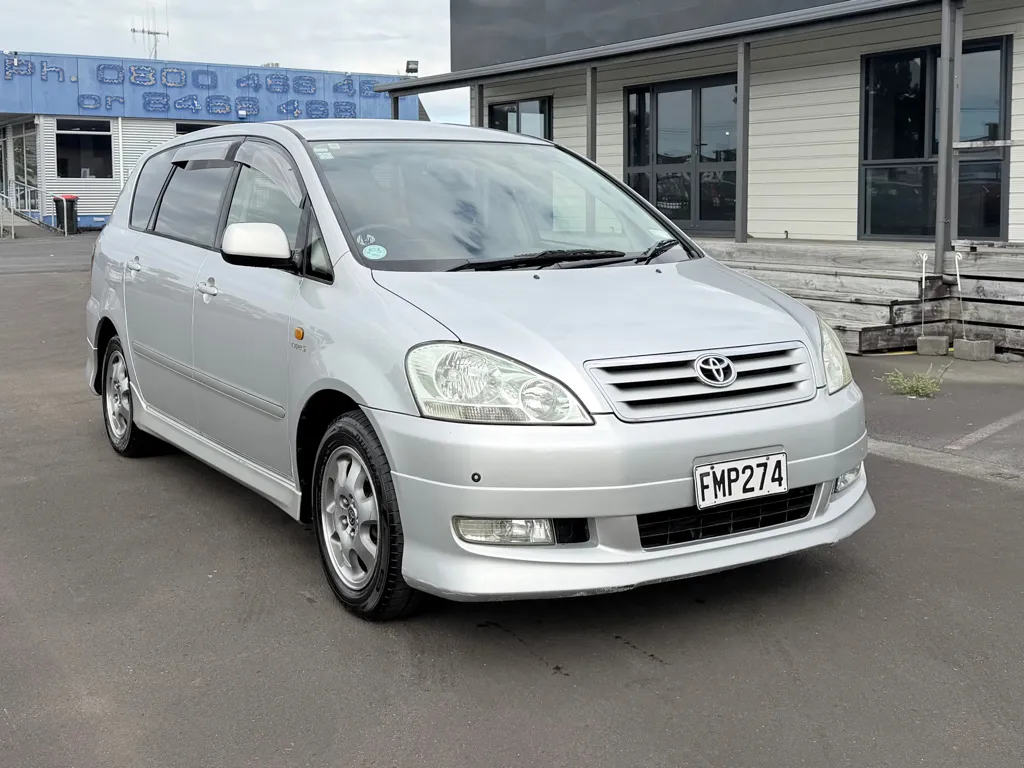 2002 Toyota Ipsum 240i 7Seater, 1Owner, Dark Interior, Low kms