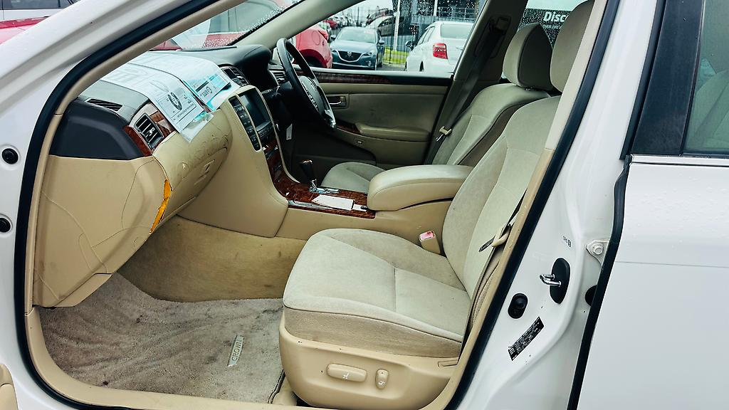 2004 Toyota Crown ROYAL SALOON Carousel 2