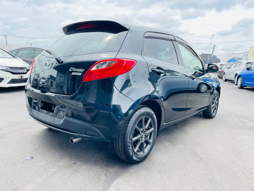 2013 Mazda Demio Carousel 7