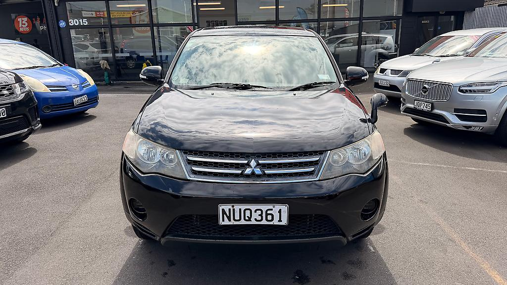 2011 Mitsubishi Outlander 7 Seater family SUV Carousel 9