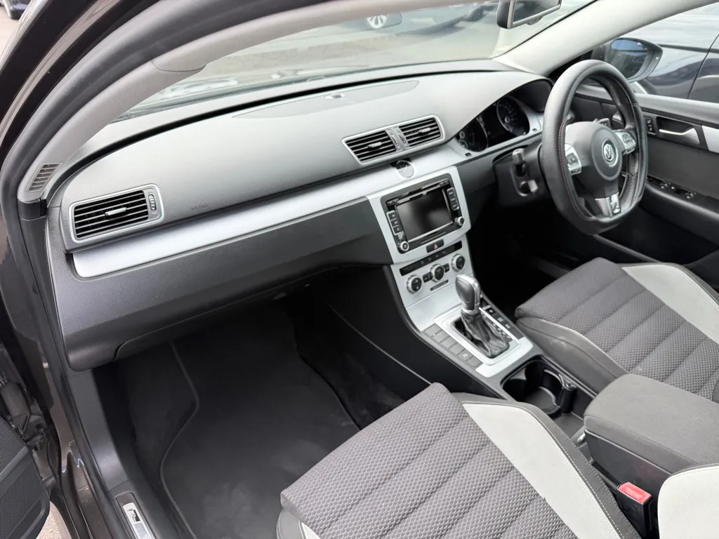 2015 Volkswagen Passat TSI 118KW RLine 1.8P Carousel 1