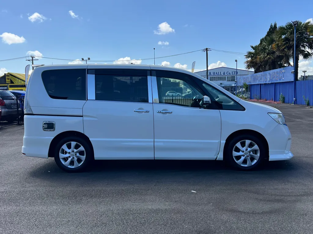 2012 Nissan Serena Carousel 3