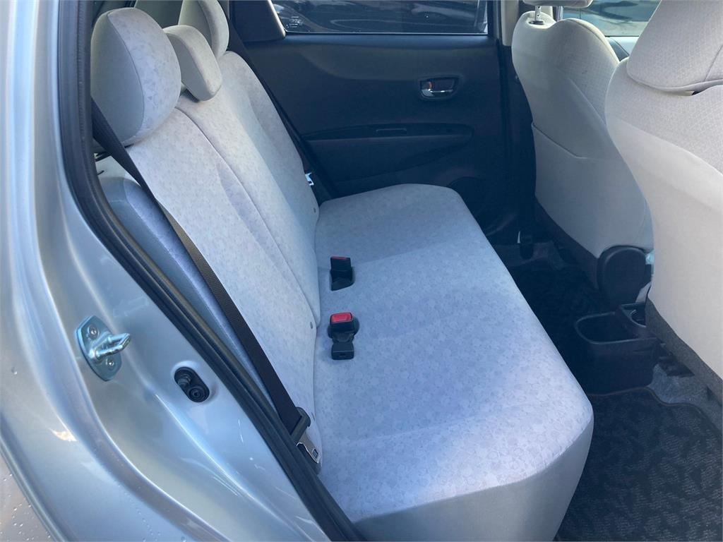 2013 Toyota Vitz U Smart Stop P Carousel 4