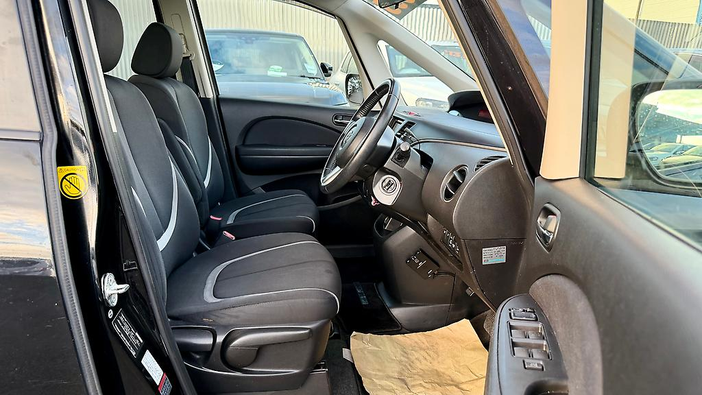 2010 Mazda Biante 8 Seater People Mover NZ Stereo Carousel 4
