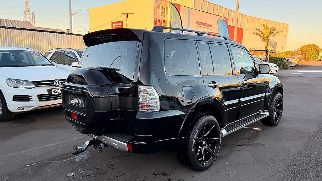 2017 Mitsubishi Pajero PAJERO SUBMODEL EXCEED 3.2D Carousel 4