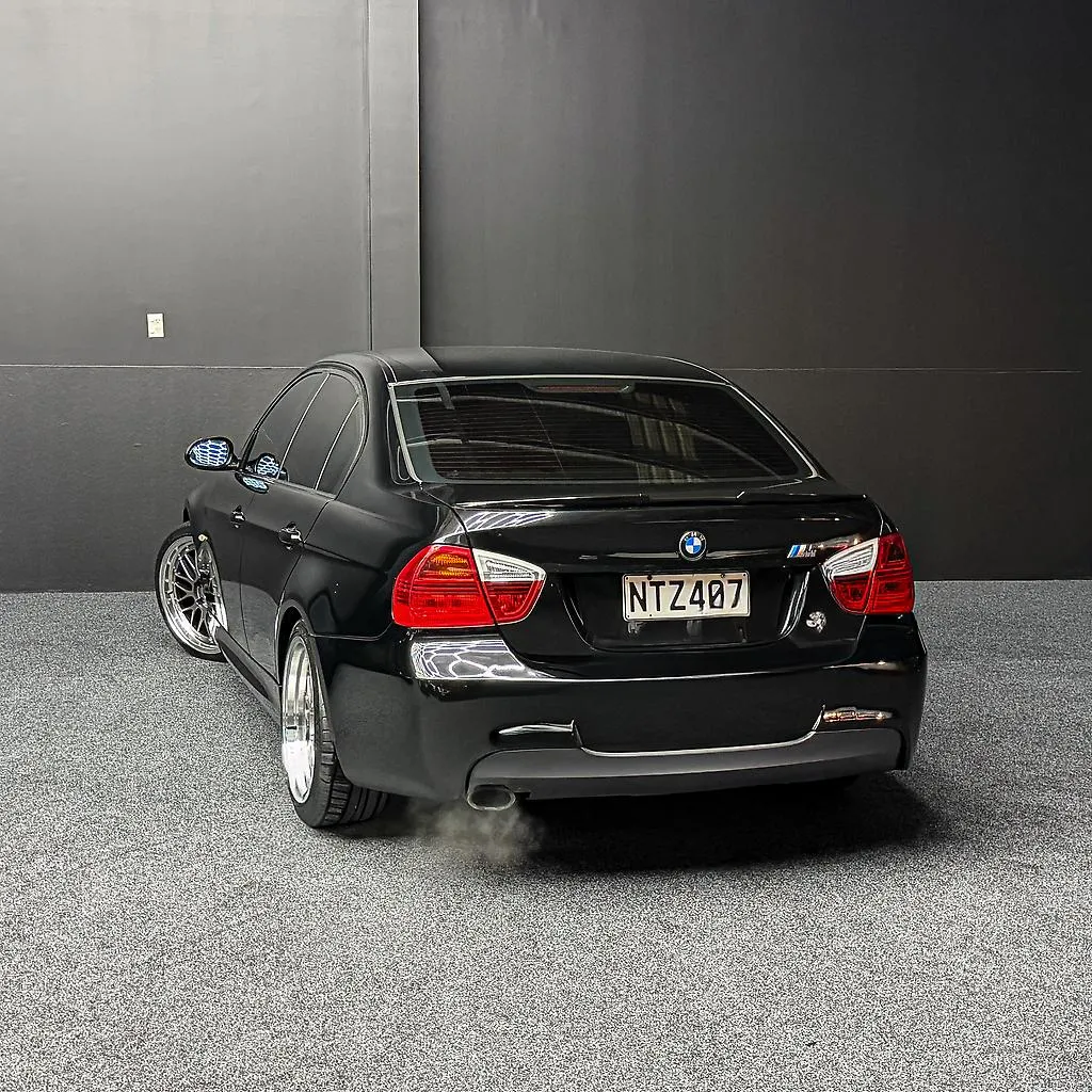 2009 Bmw 320i Carousel 5