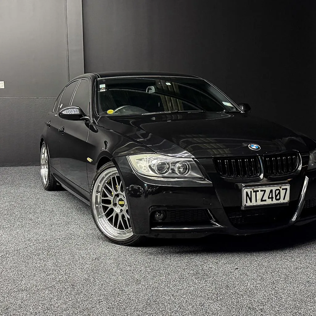 2009 Bmw 320i Carousel 9