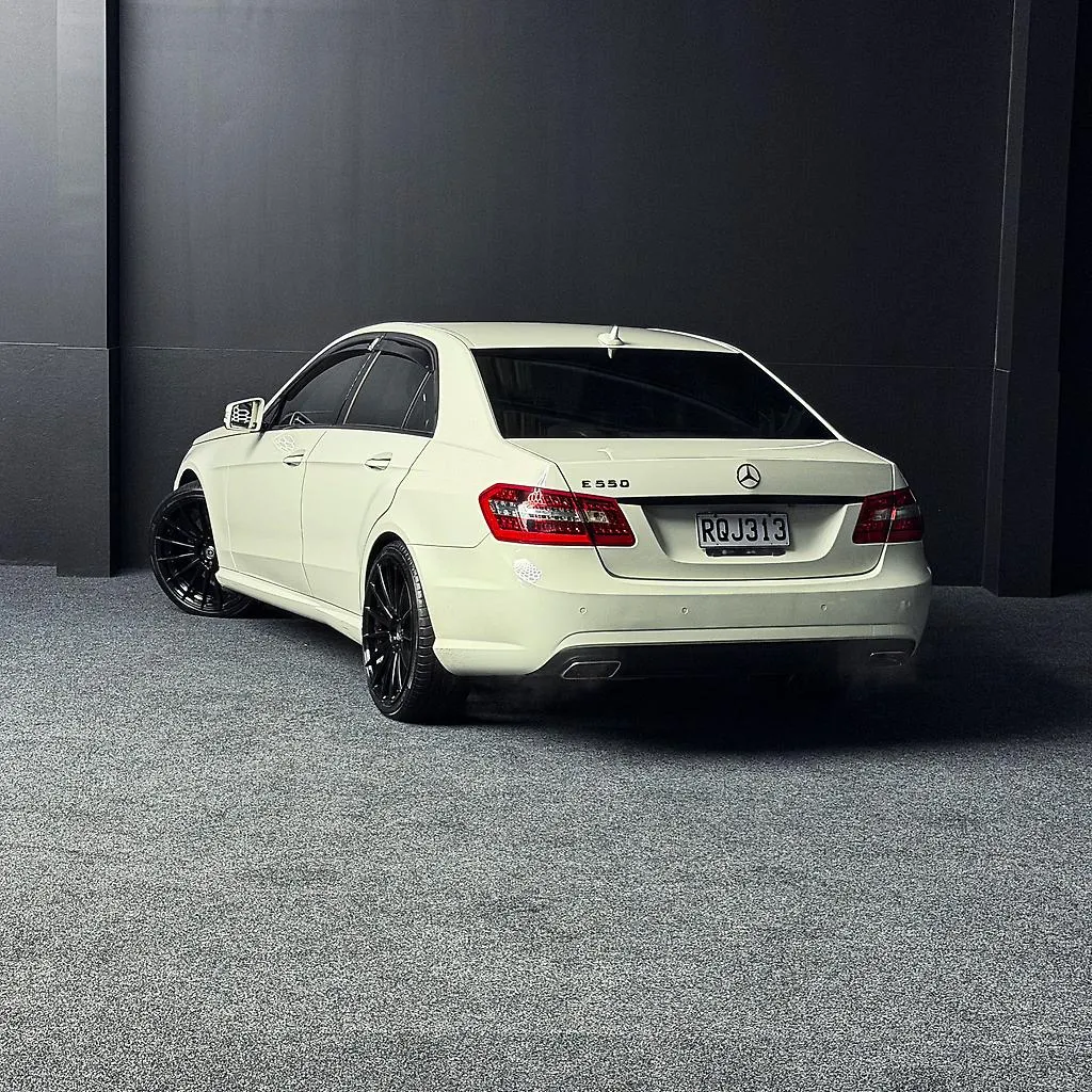 2010 Mercedes-benz E 550 Carousel 5