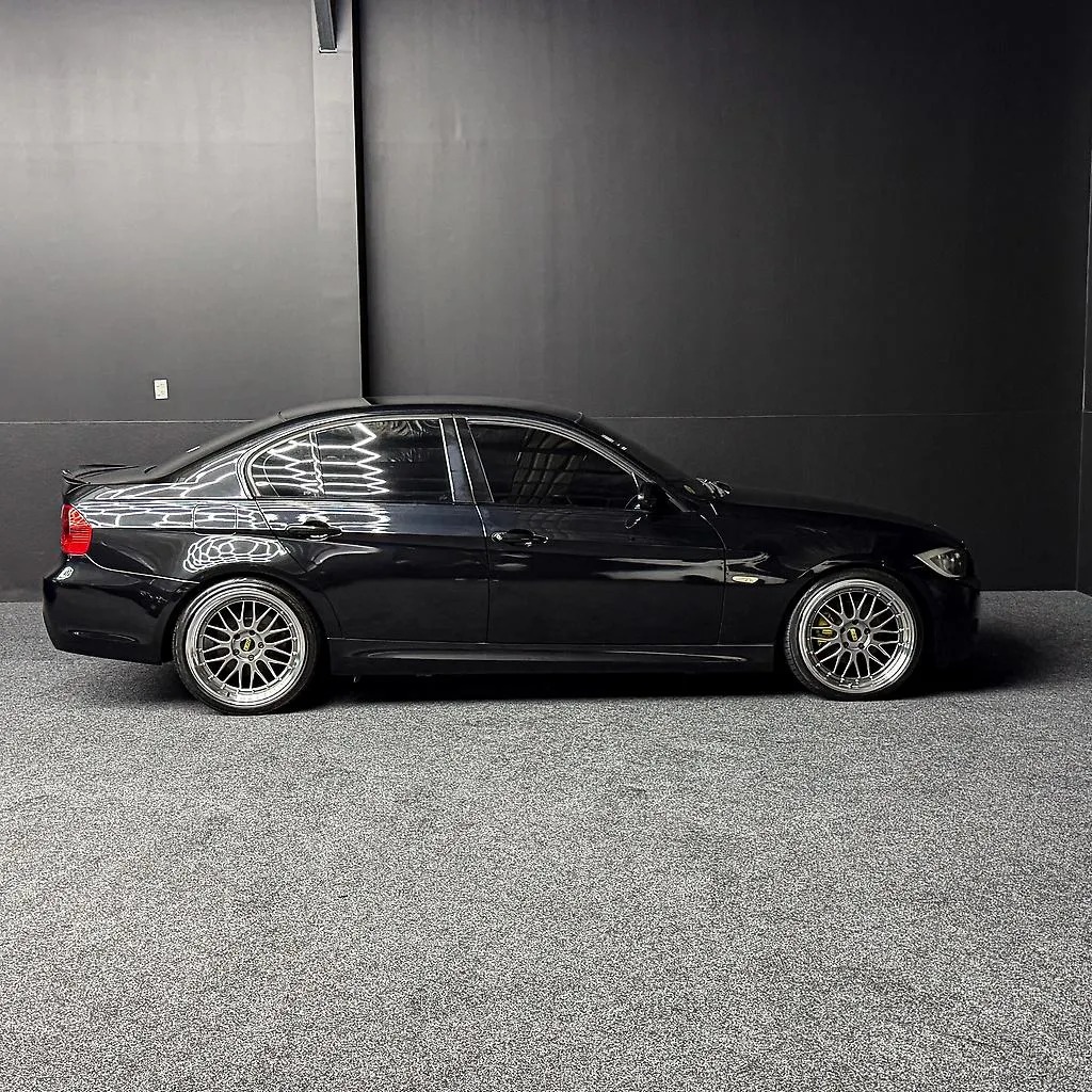 2009 Bmw 320i Carousel 3