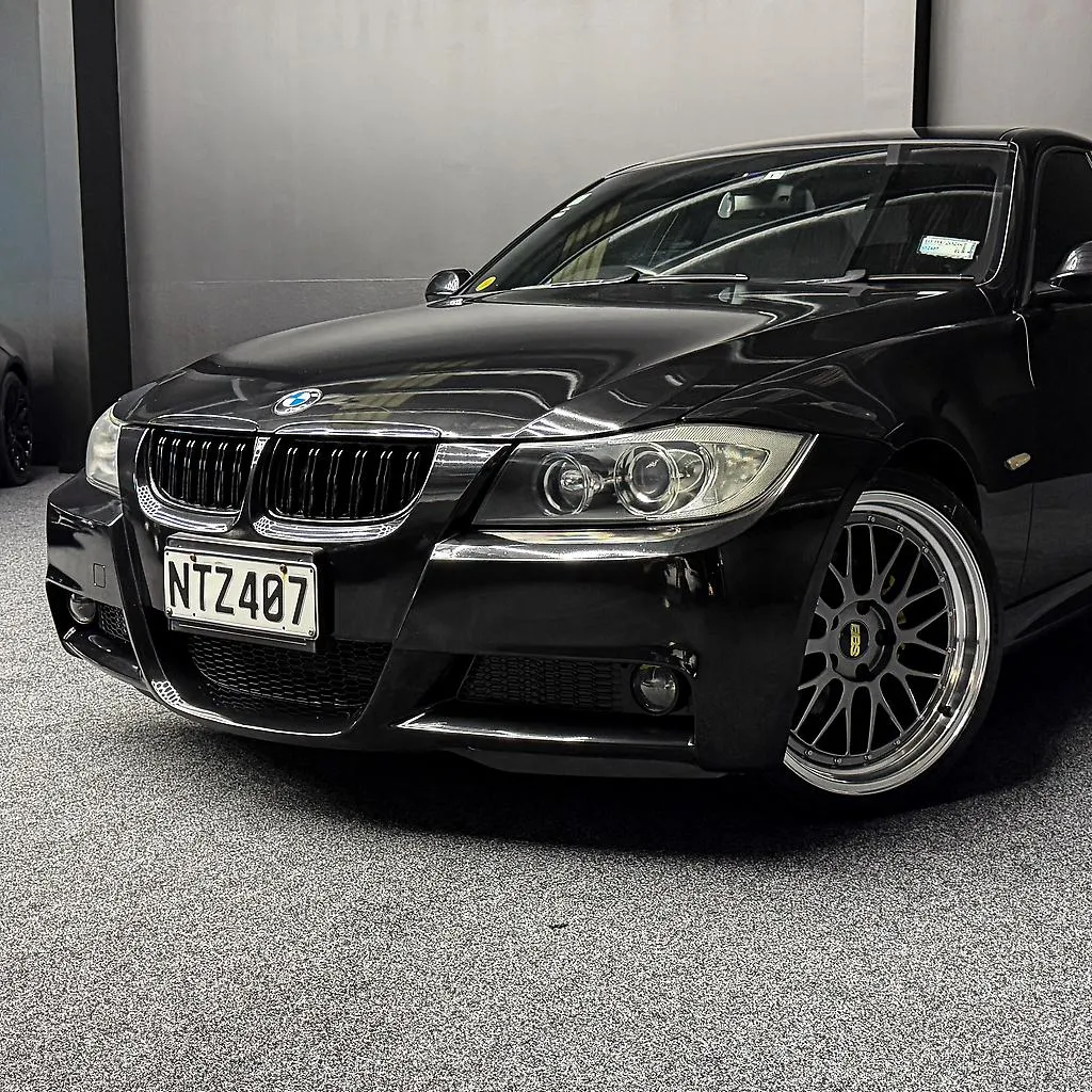 2009 Bmw 320i Carousel 6
