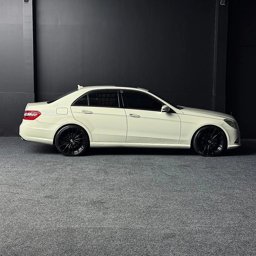 2010 Mercedes-benz E 550 Carousel 3