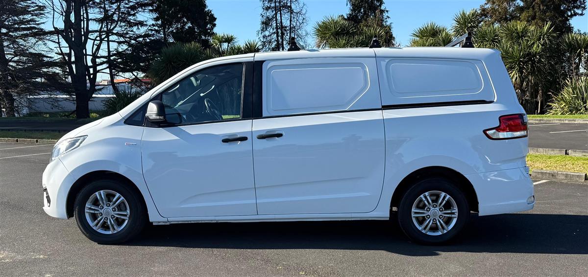 2023 LDV G10 CARGO VAN LOW KMS Carousel 4