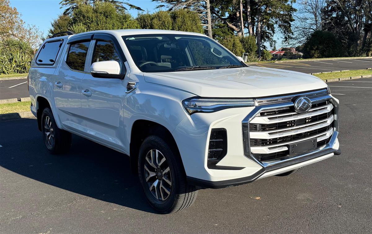 2022 LDV T60 Bi-Turbo Low KMs Collage 1
