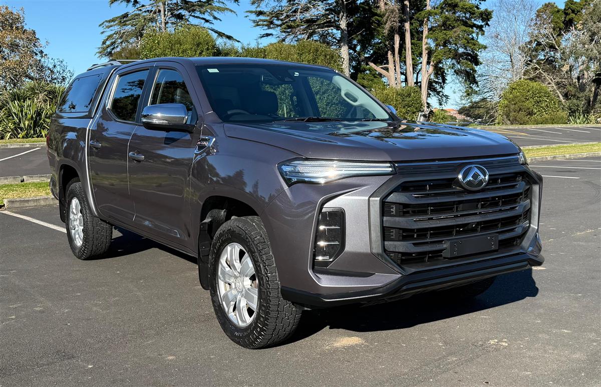 2021 LDV T60 Bi-Turbo Collage 1