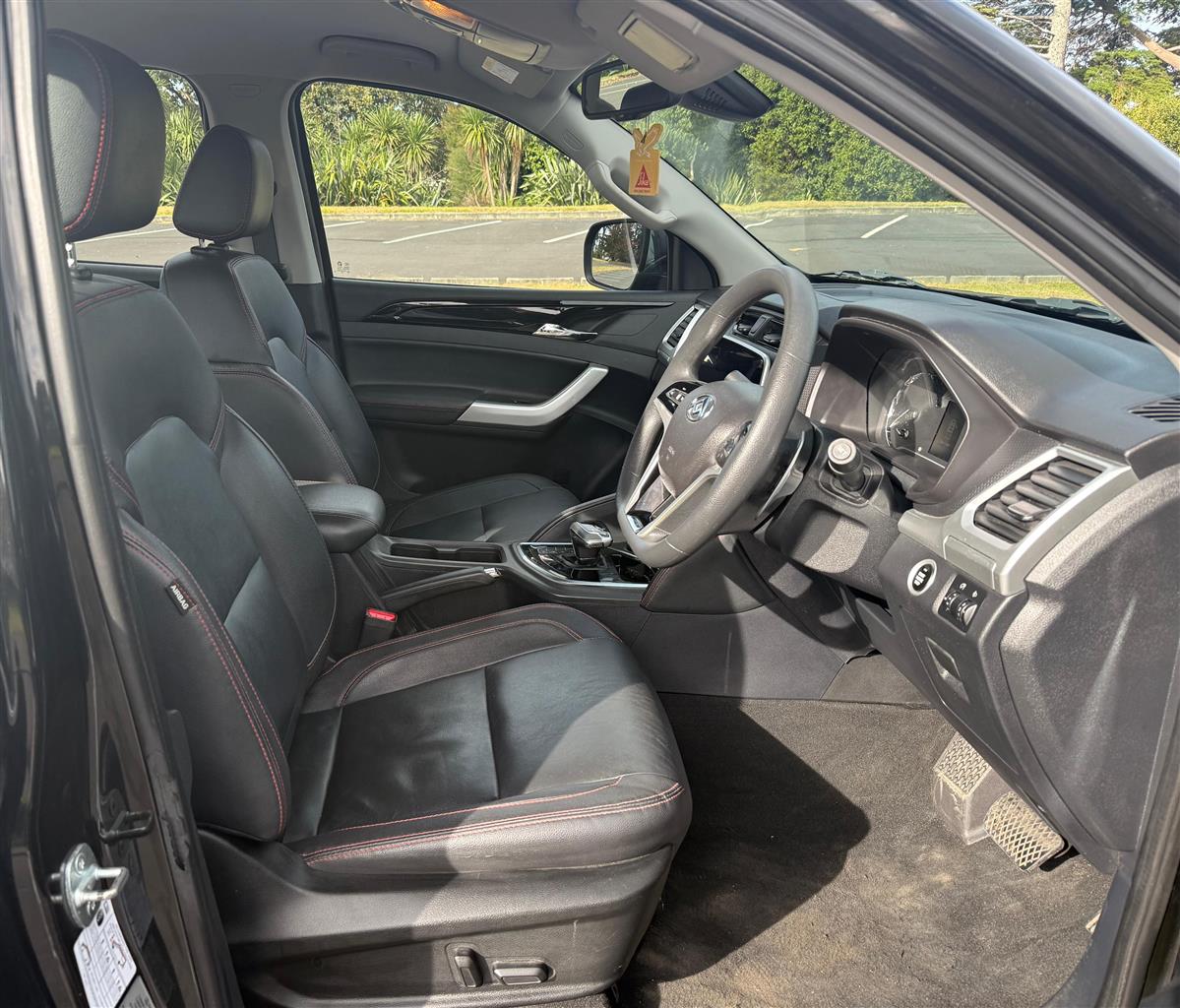 2022 LDV T60 4X4 LUX AUTO DIESEL LOW KMS Carousel 10