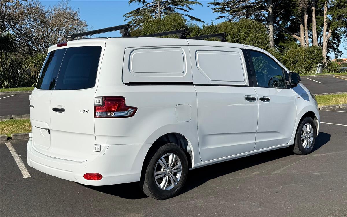 2023 LDV G10 CARGO VAN LOW KMS Carousel 7
