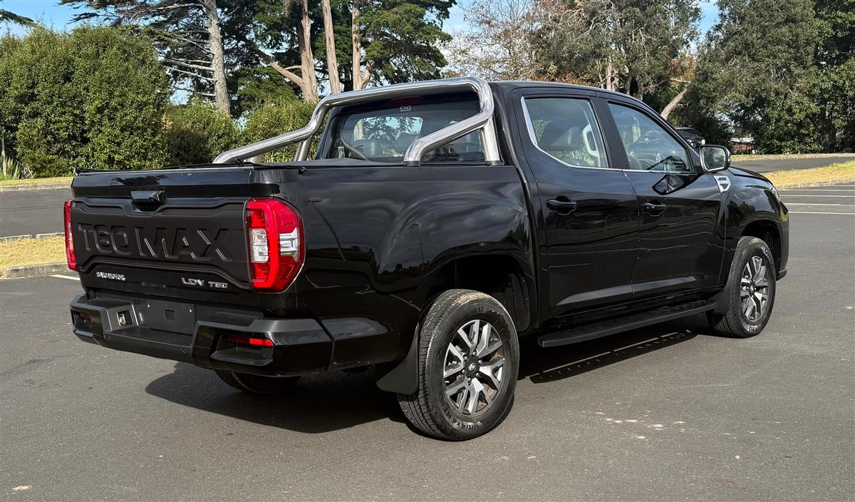 2022 LDV T60 4X4 LUX AUTO DIESEL LOW KMS Carousel 7