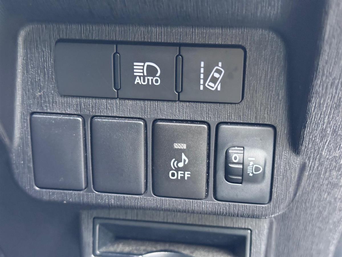 2019 Toyota Prius Alpha 5 Seater ! Radar Cruise ! Rev. Camera ! Carousel 17