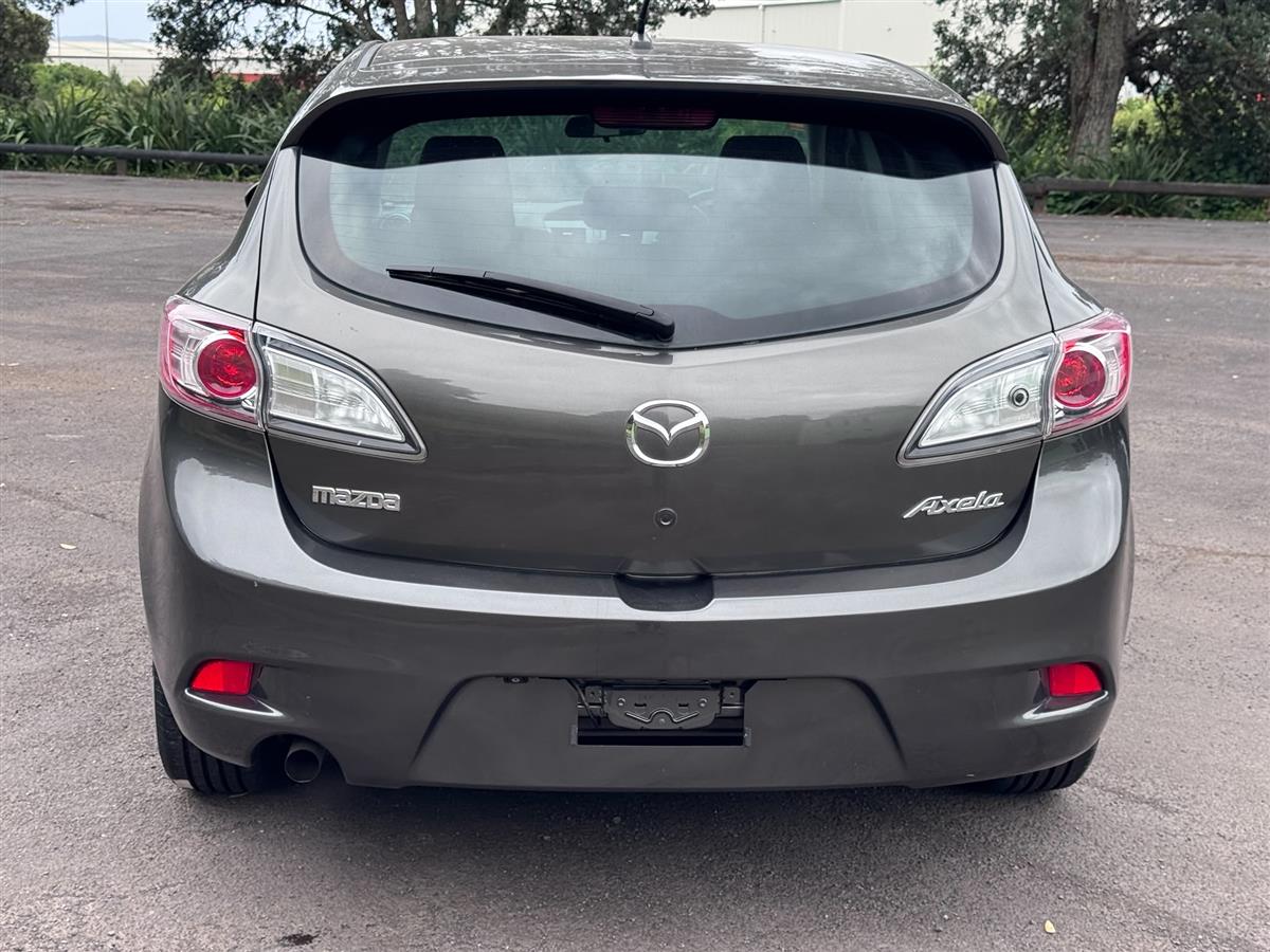 2012 Mazda Axela Super Low Kms/ Dark Interior Carousel 5