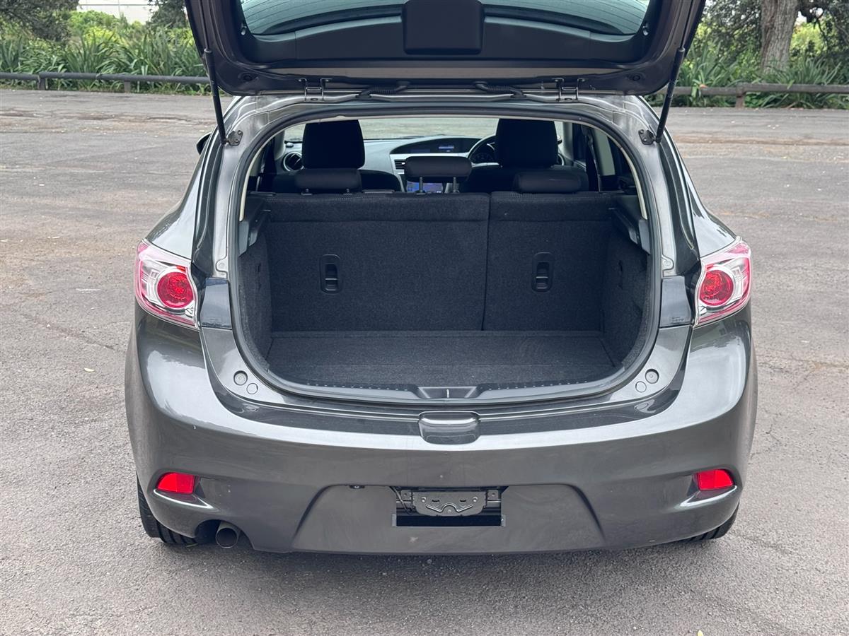 2012 Mazda Axela Super Low Kms/ Dark Interior Carousel 6