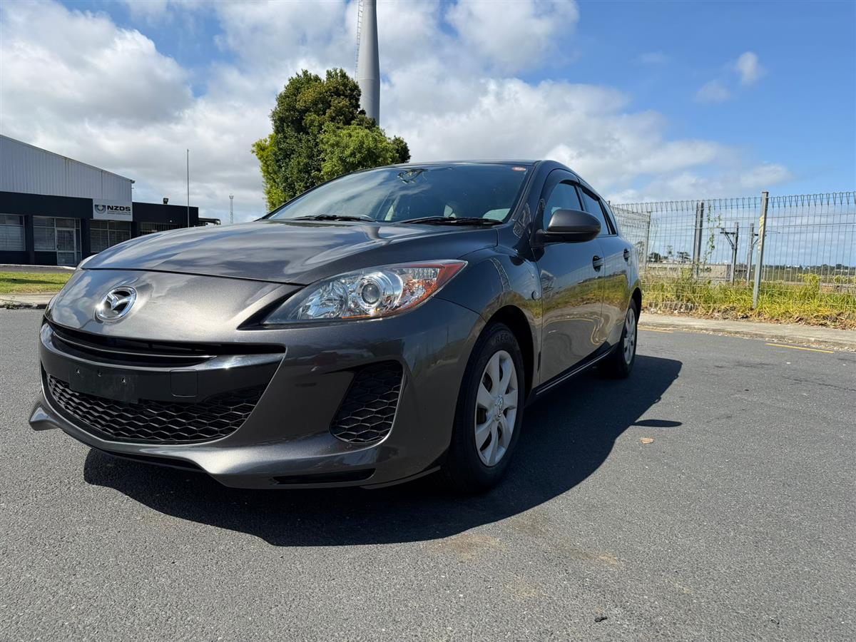 2012 Mazda Axela Super Low Kms/ Dark Interior/ NZ CarPlay Radio Carousel 2