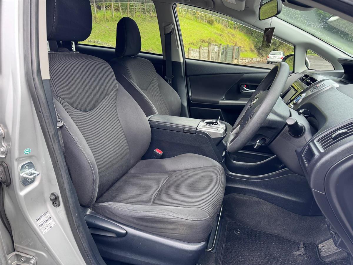 2019 Toyota Prius Alpha 5 Seater ! Radar Cruise ! Rev. Camera ! Carousel 8