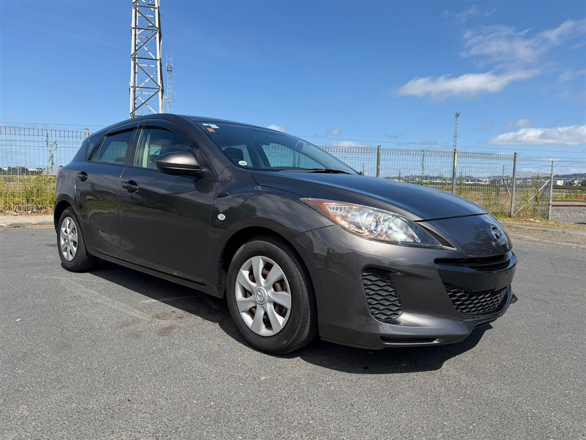 2012 Mazda Axela Super Low Kms/ Dark Interior/ NZ CarPlay Radio