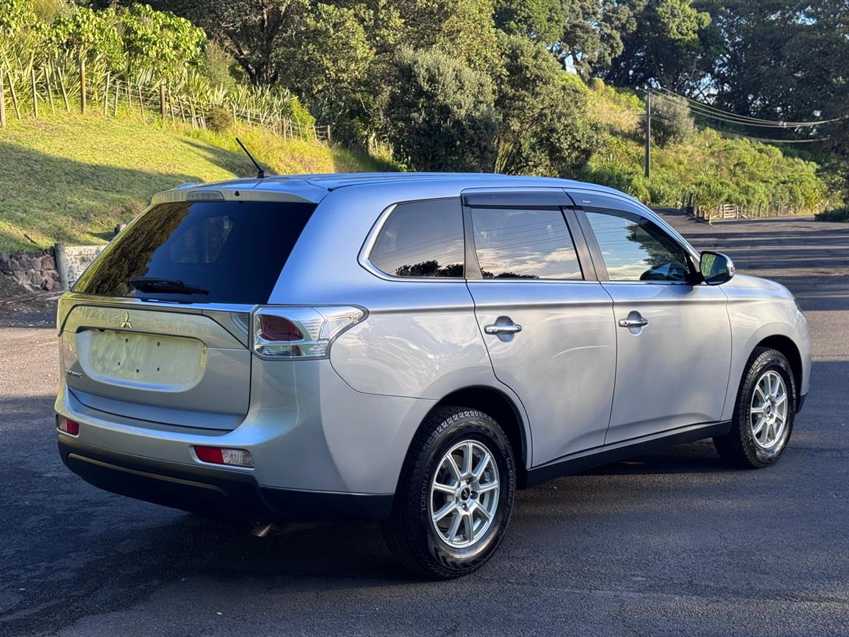 2013 Mitsubishi Outlander Super Low Kms ! 7 Seater ! 4WD ! Carousel 9