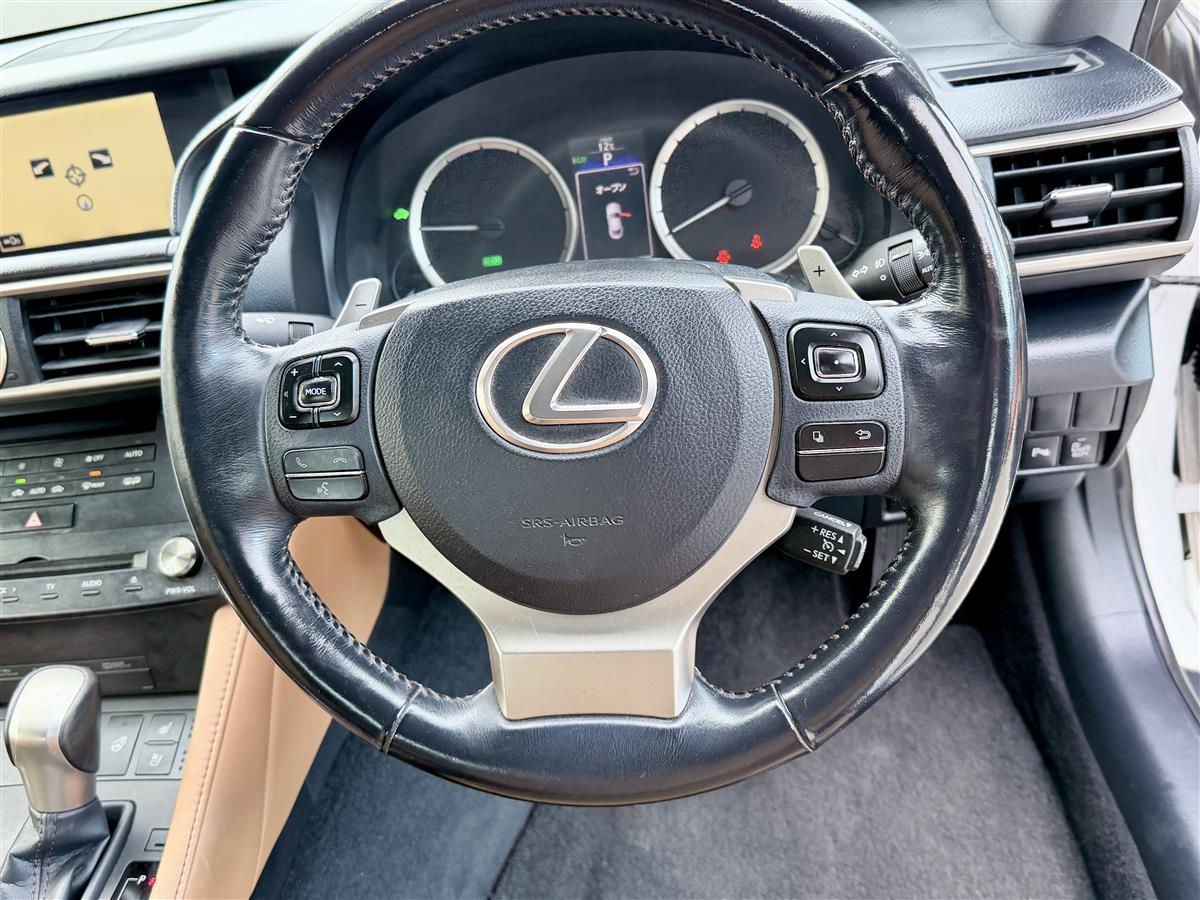 2015 Lexus RC 300h Version L | Hybrid Coupe Carousel 8