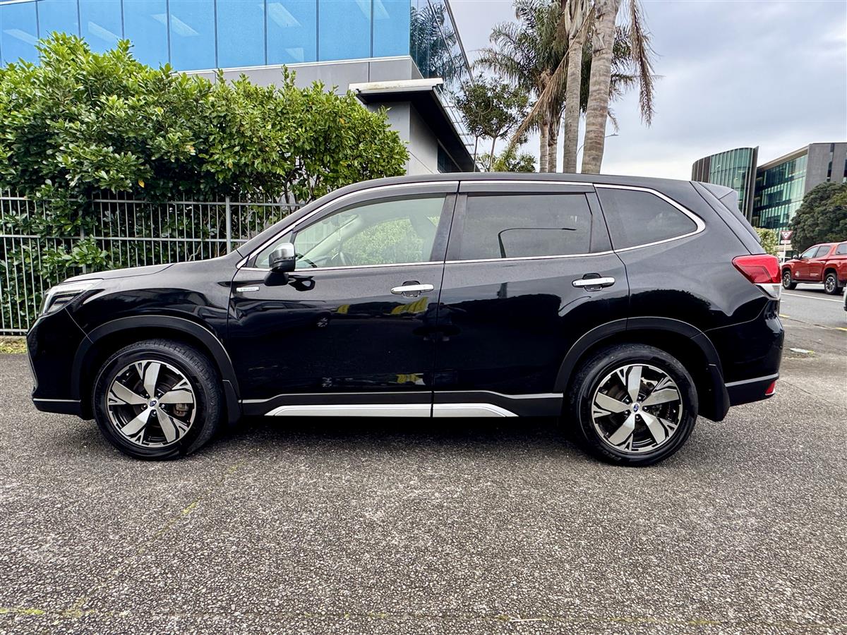 2020 Subaru Forester | Hybrid | 2.0L AWD SUV | 92,323 kms Carousel 3