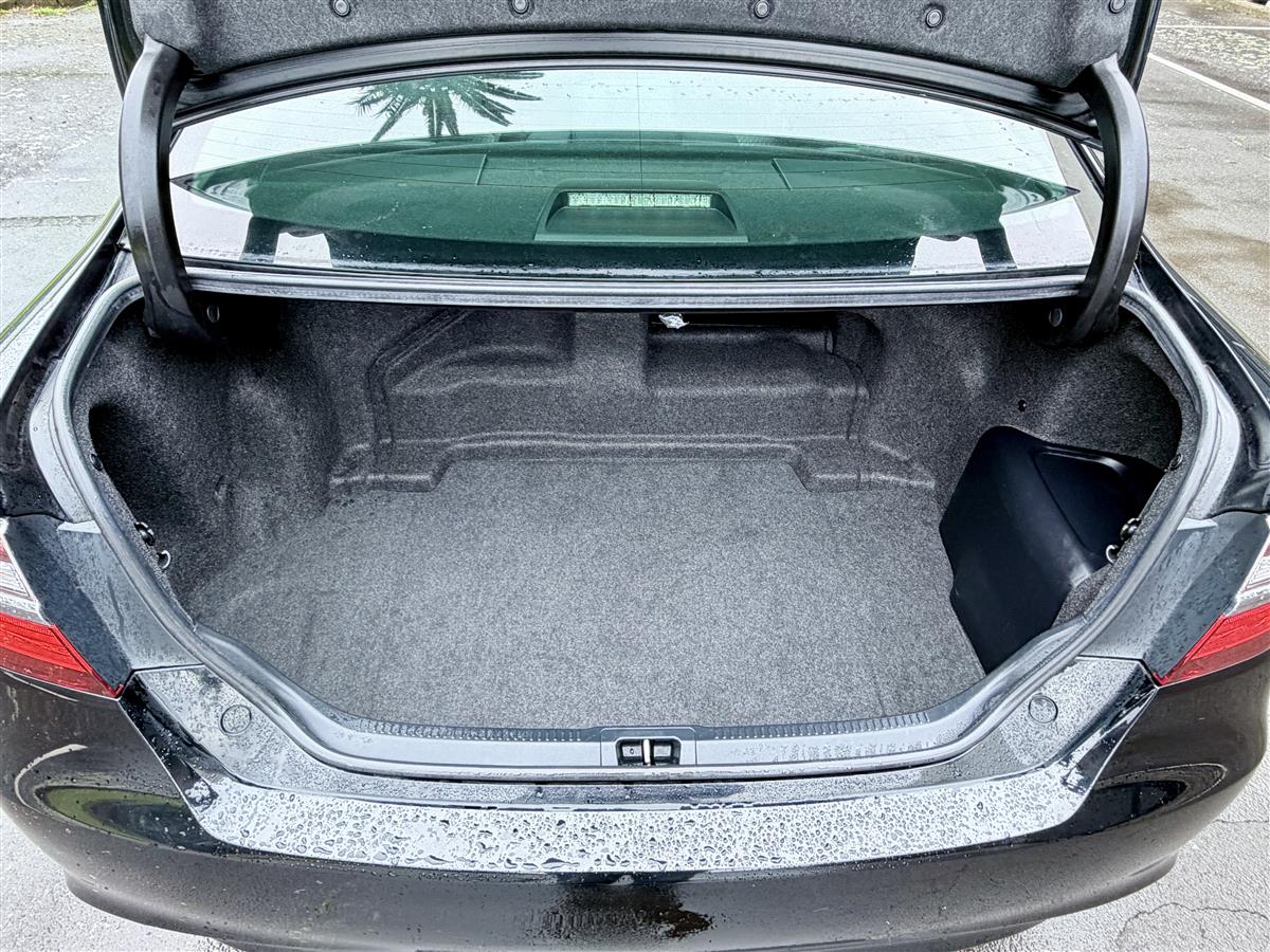 2015 Toyota Camry Hybrid | Executive Sedan | Black Carousel 12