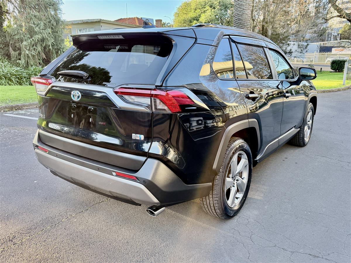 2021 Toyota RAV4 Hybrid Limited | Top of the Range | NZ Favourite Carousel 6