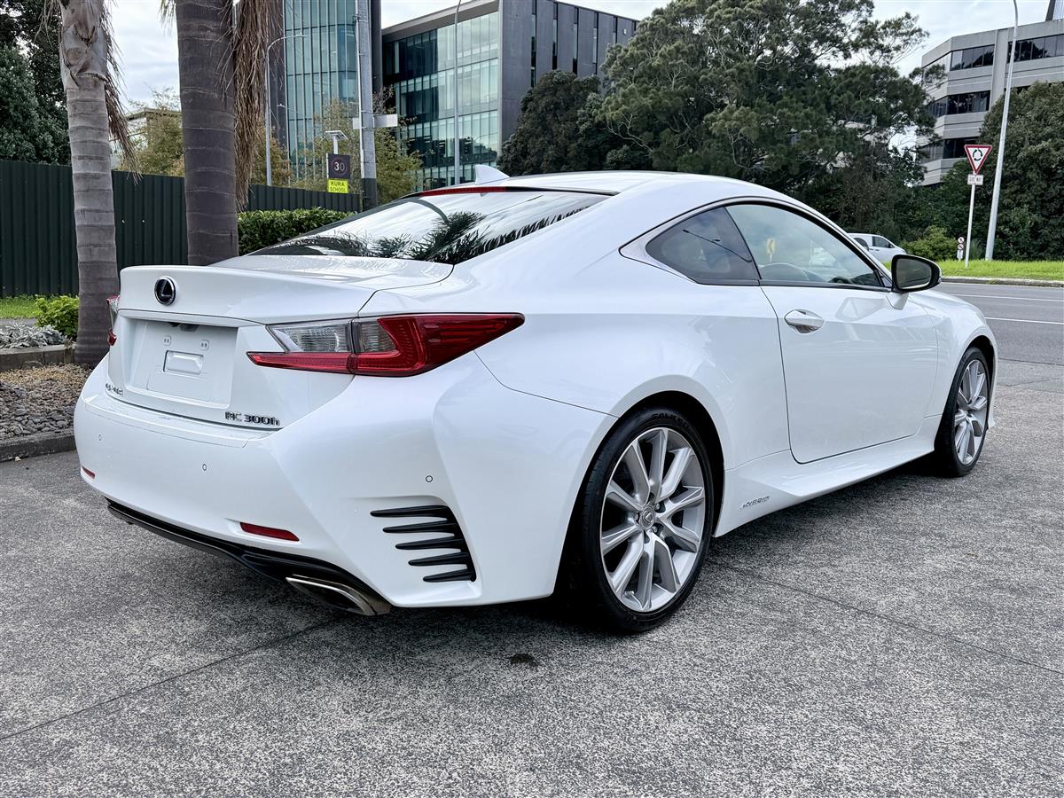 2015 Lexus RC 300h Version L | Hybrid Coupe Carousel 4