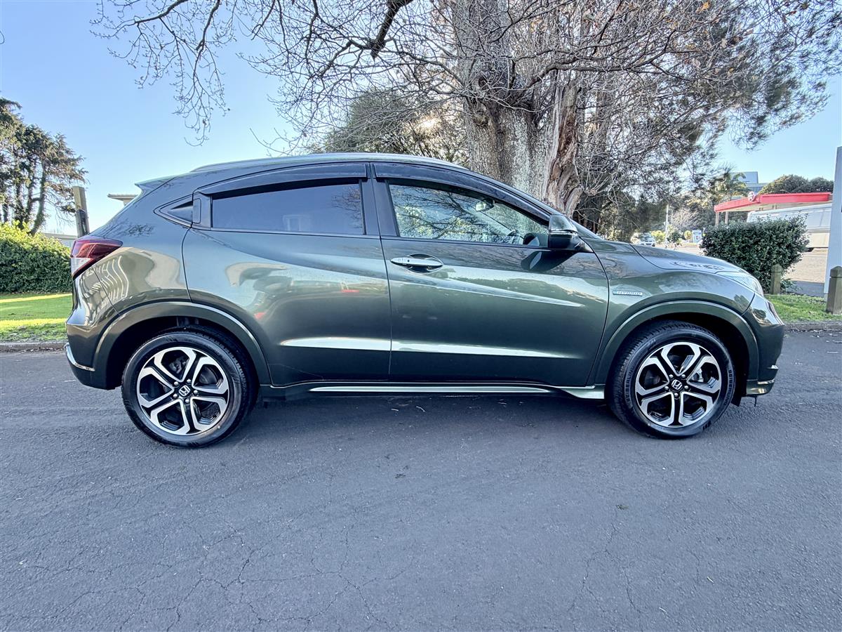 2014 Honda Vezel Z | Honda Sensing | Hybrid SUV Carousel 3