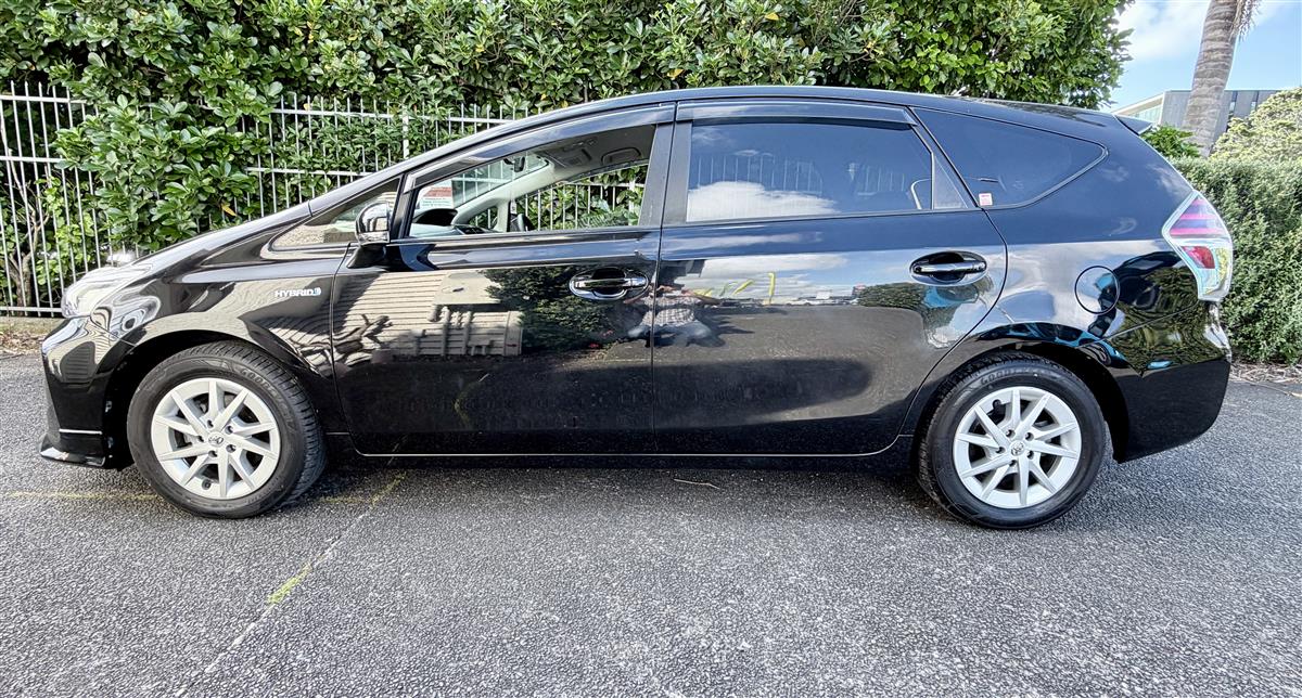 2015 Toyota Prius Alpha Hybrid 7-Seater Modellista Carousel 3
